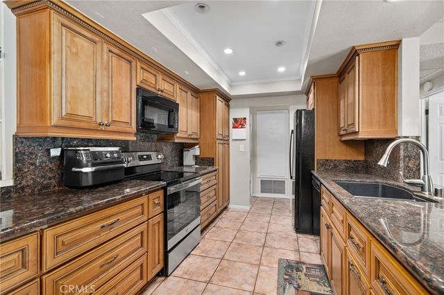 881 Dublin Court, Upland, CA 91784