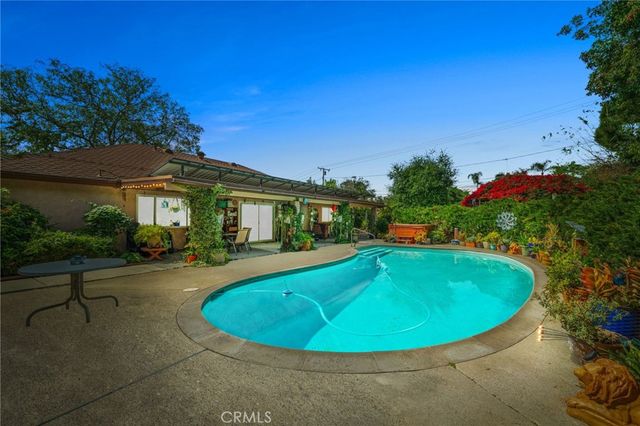 881 Dublin Court, Upland, CA 91784
