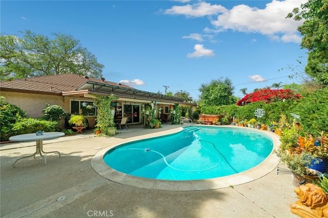 881 Dublin Court, Upland, CA 91784