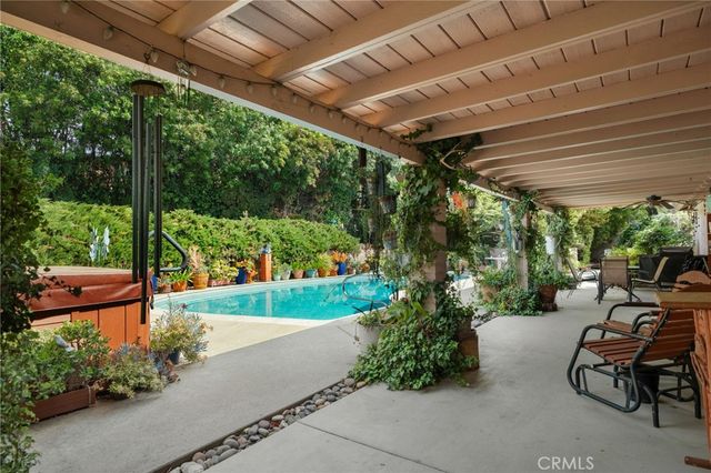 881 Dublin Court, Upland, CA 91784