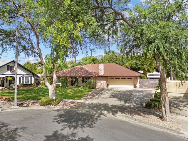 881 Dublin Court, Upland, CA 91784