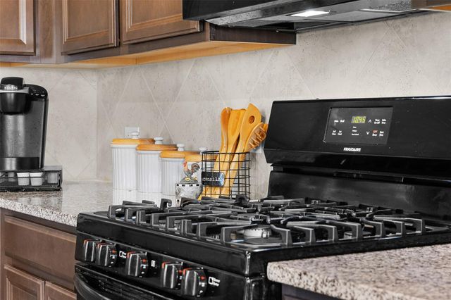 303 Morning Dove Trail, Sealy, TX 77474