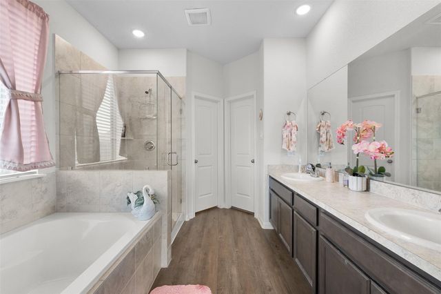 303 Morning Dove Trail, Sealy, TX 77474