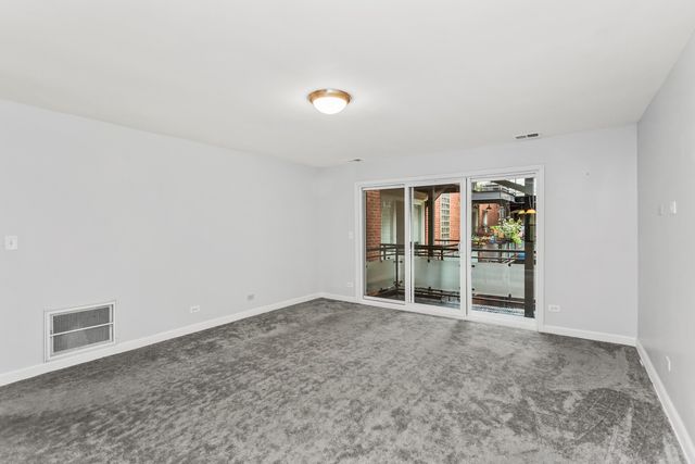 6431 N Damen Avenue 2E, Chicago, IL 60645