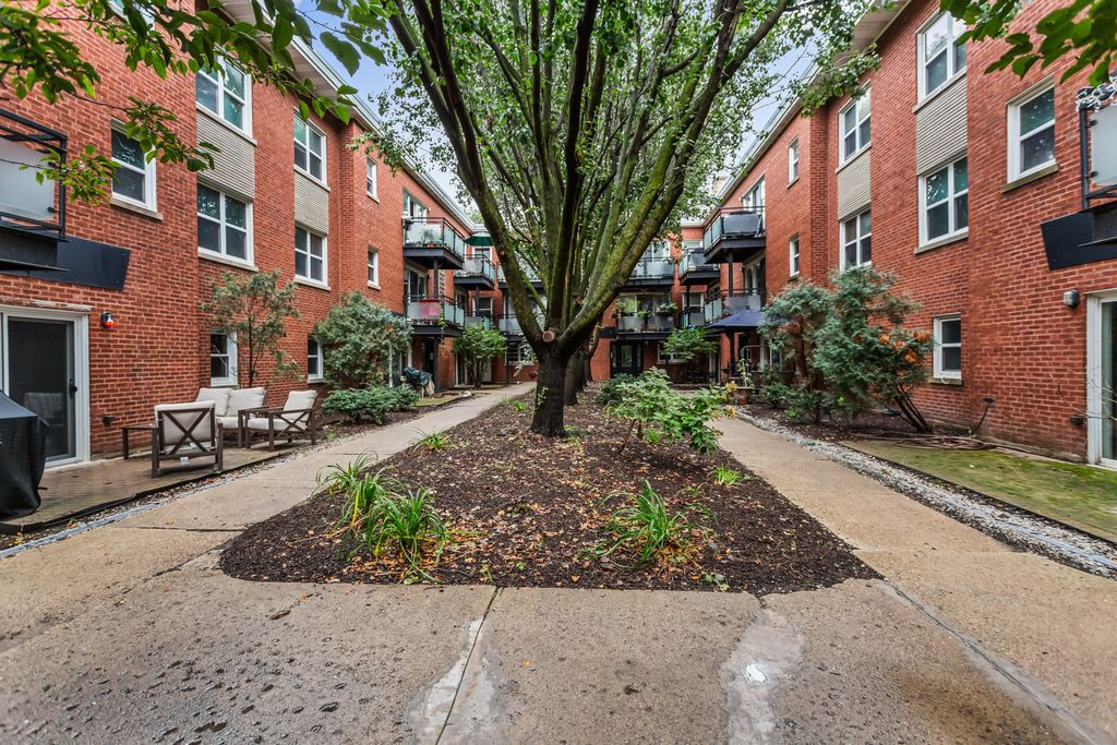 6431 N Damen Avenue 2E, Chicago, IL 60645
