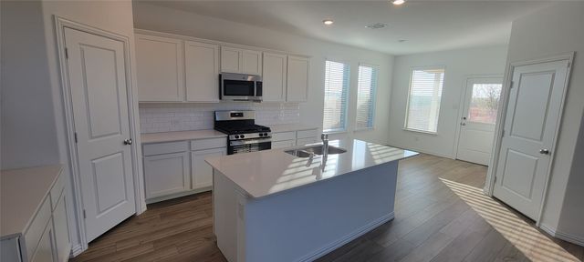 9901 Diamondhead Drive, Fort Worth, TX 76179