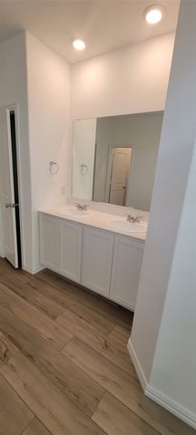 9901 Diamondhead Drive, Fort Worth, TX 76179