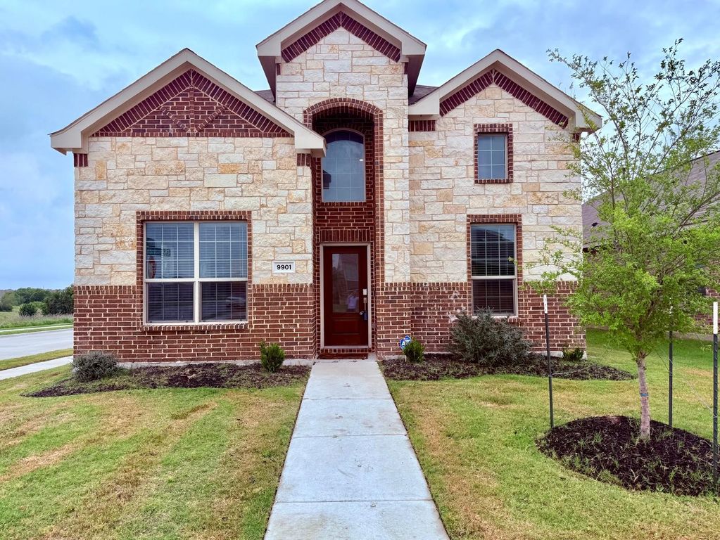 9901 Diamondhead Drive, Fort Worth, TX 76179