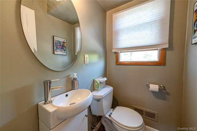 20 Evon Drive, Syosset, NY 11791