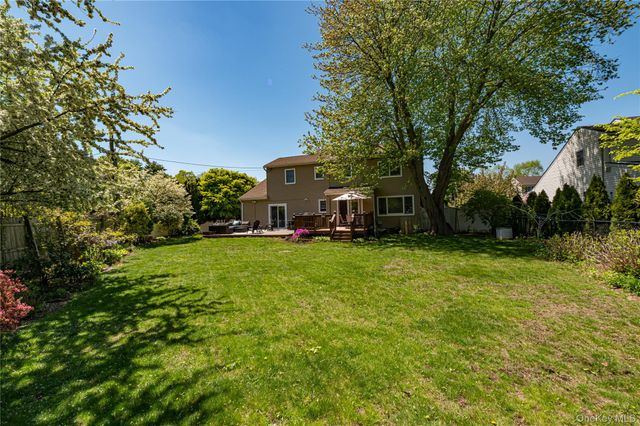 20 Evon Drive, Syosset, NY 11791