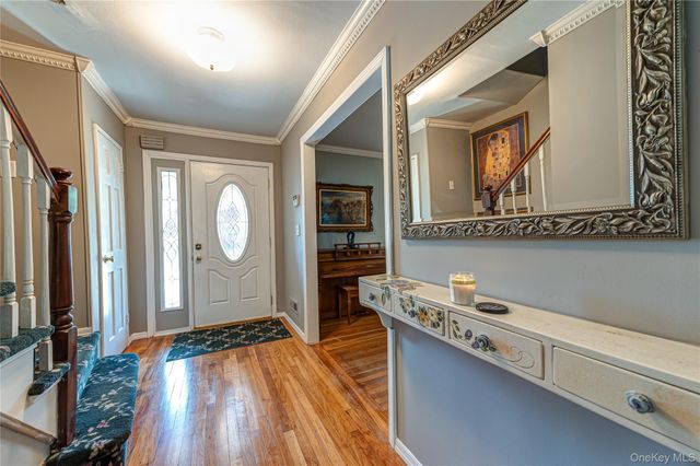 20 Evon Drive, Syosset, NY 11791