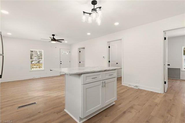 1823 Mcknight Mill Road, Greensboro, NC 27405