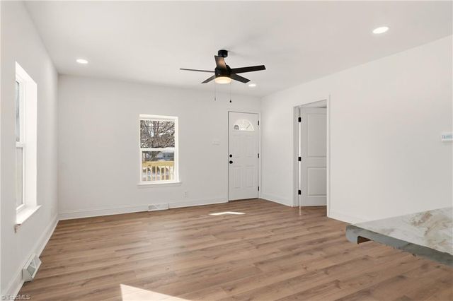 1823 Mcknight Mill Road, Greensboro, NC 27405