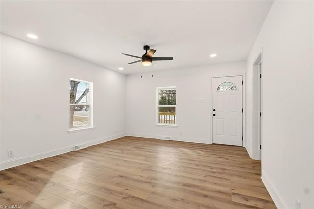 1823 Mcknight Mill Road, Greensboro, NC 27405