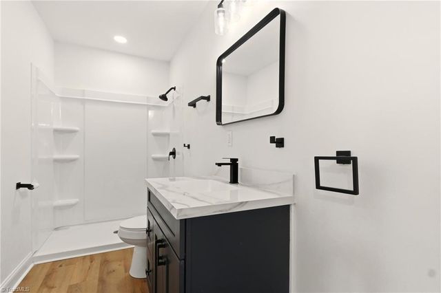 1823 Mcknight Mill Road, Greensboro, NC 27405