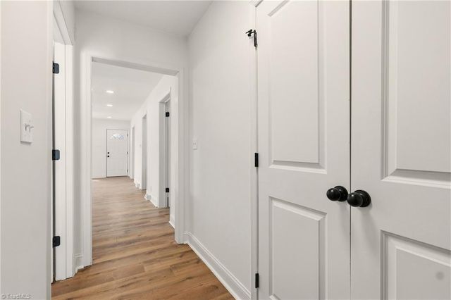 1823 Mcknight Mill Road, Greensboro, NC 27405