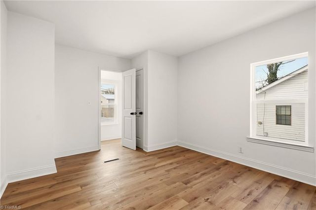 1823 Mcknight Mill Road, Greensboro, NC 27405