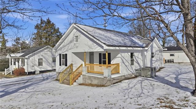 1823 Mcknight Mill Road, Greensboro, NC 27405