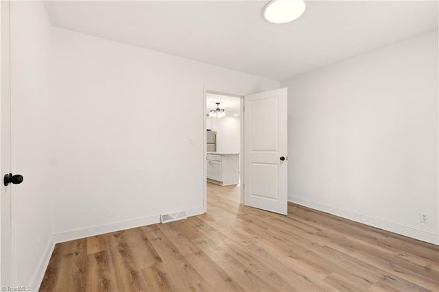 1823 Mcknight Mill Road, Greensboro, NC 27405