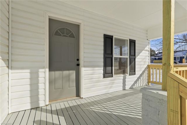 1823 Mcknight Mill Road, Greensboro, NC 27405