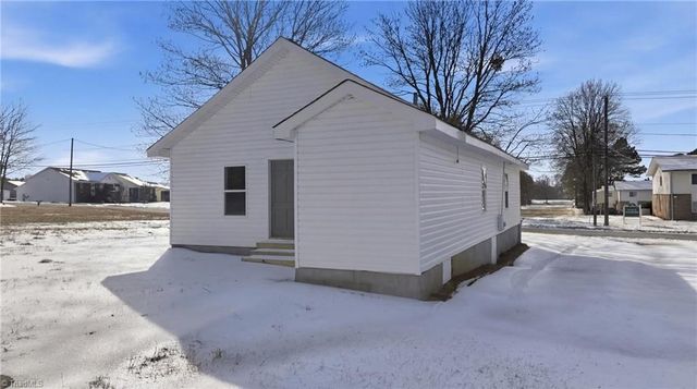 1823 Mcknight Mill Road, Greensboro, NC 27405