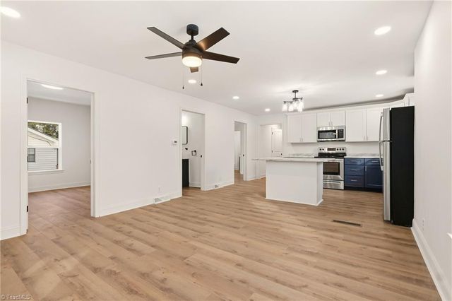 1823 Mcknight Mill Road, Greensboro, NC 27405