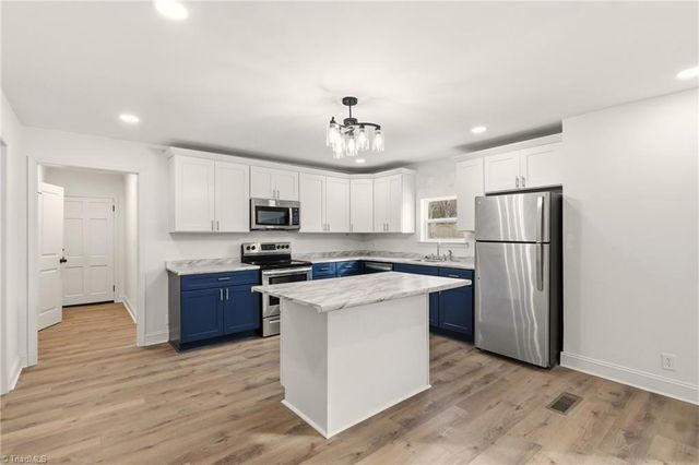 1823 Mcknight Mill Road, Greensboro, NC 27405