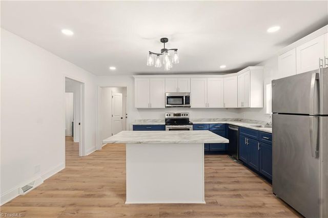 1823 Mcknight Mill Road, Greensboro, NC 27405