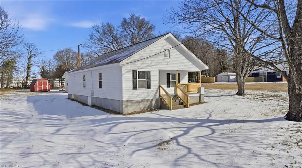 1823 Mcknight Mill Road, Greensboro, NC 27405