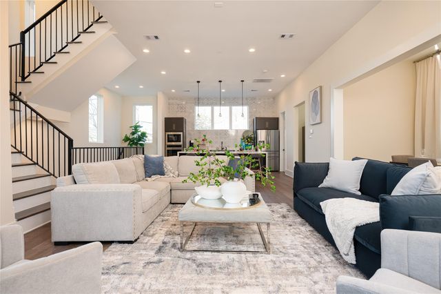 917 Thompson Street, Houston, TX 77007