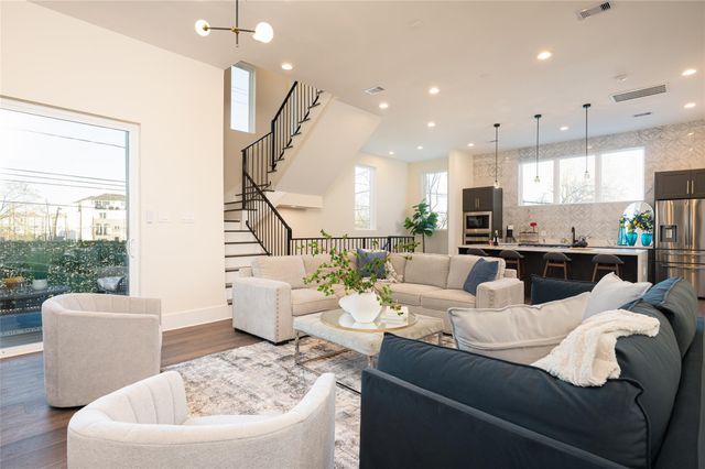 917 Thompson Street, Houston, TX 77007