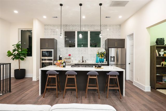 917 Thompson Street, Houston, TX 77007