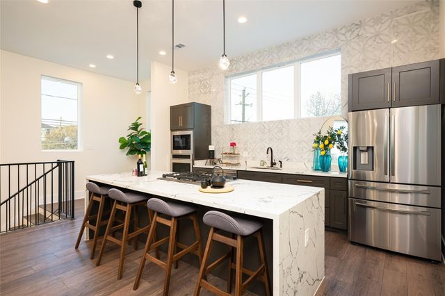 917 Thompson Street, Houston, TX 77007