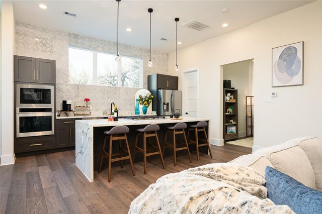 917 Thompson Street, Houston, TX 77007