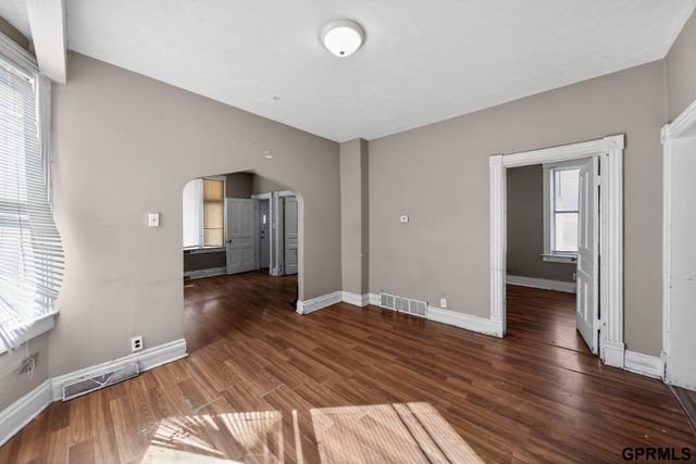 2707 S 20Th Street, Omaha, NE 68108