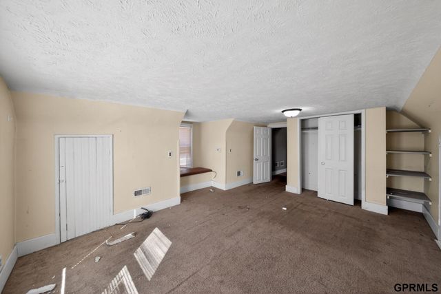 2707 S 20Th Street, Omaha, NE 68108