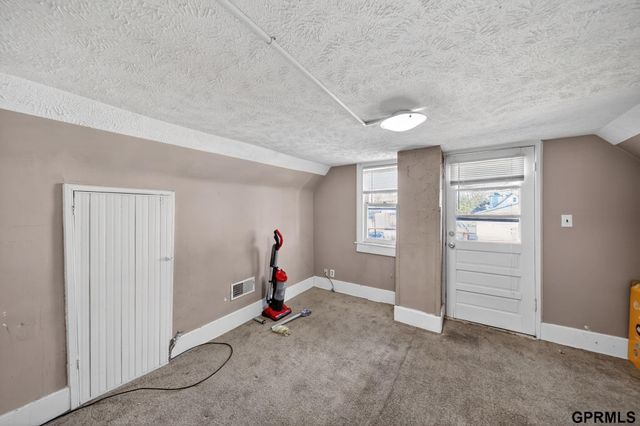 2707 S 20Th Street, Omaha, NE 68108