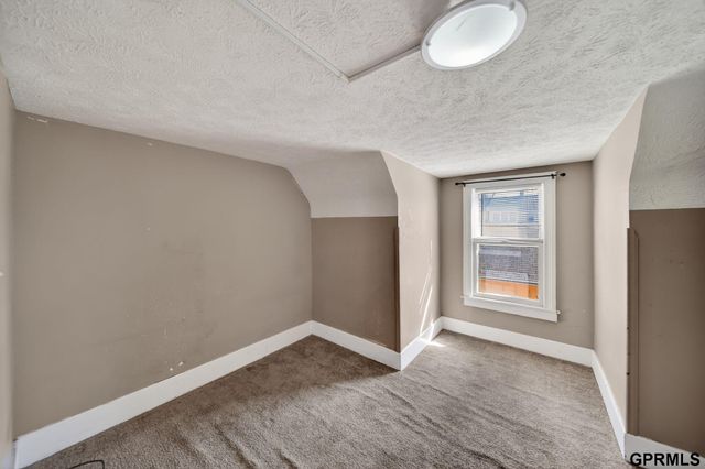 2707 S 20Th Street, Omaha, NE 68108