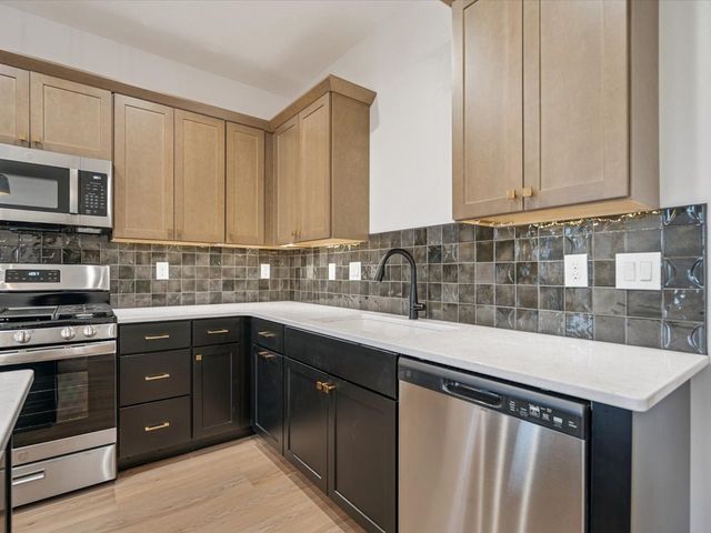 586 Maclan Circle, Iowa City, IA 52246