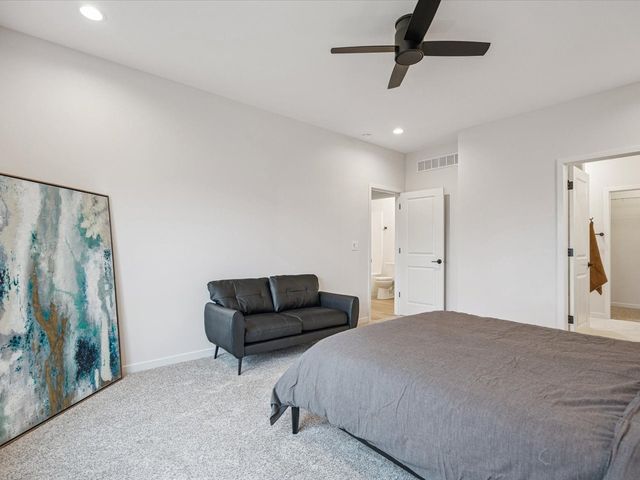 586 Maclan Circle, Iowa City, IA 52246