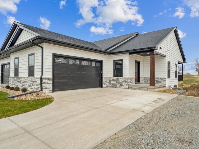 586 Maclan Circle, Iowa City, IA 52246