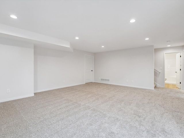 586 Maclan Circle, Iowa City, IA 52246