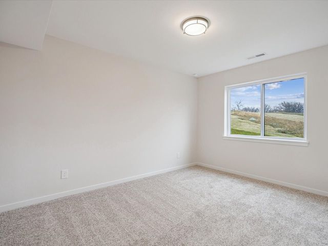 586 Maclan Circle, Iowa City, IA 52246