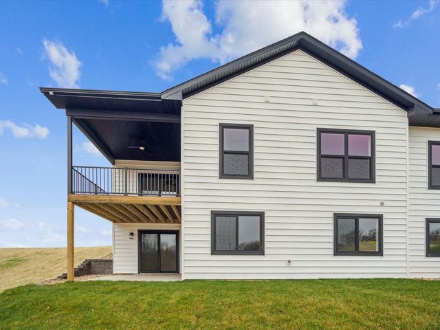 586 Maclan Circle, Iowa City, IA 52246