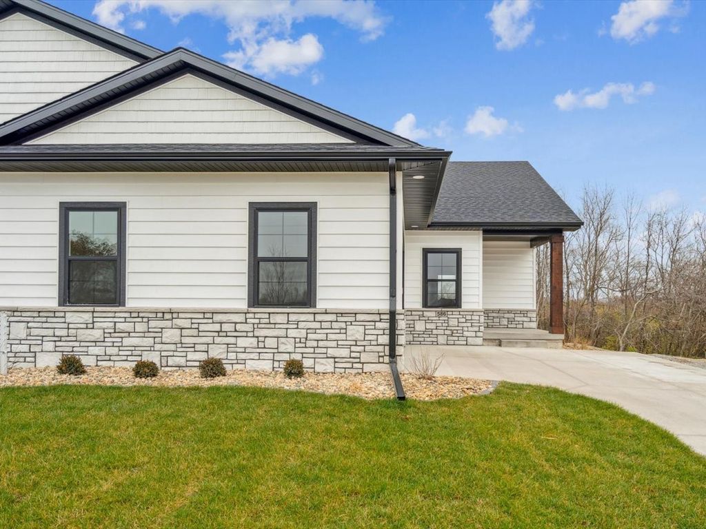 586 Maclan Circle, Iowa City, IA 52246