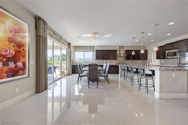 24 Crooked Putter Drive, Las Vegas, NV 89148