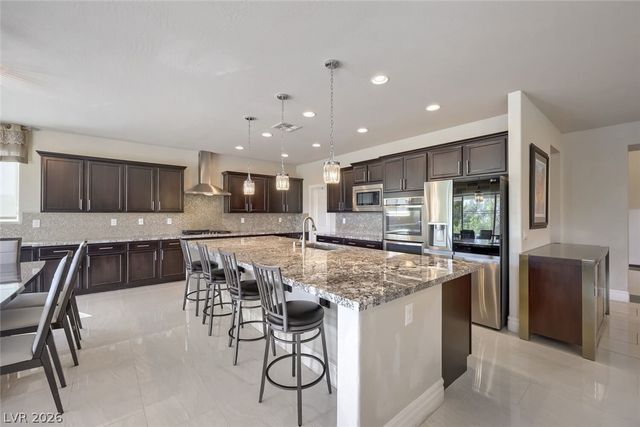 24 Crooked Putter Drive, Las Vegas, NV 89148