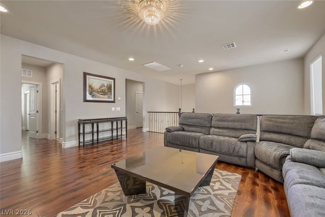 24 Crooked Putter Drive, Las Vegas, NV 89148
