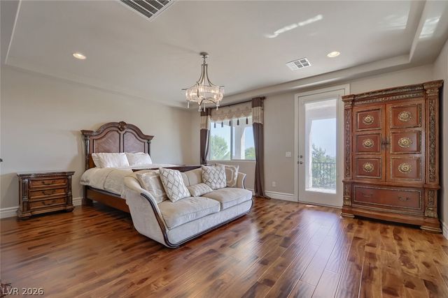 24 Crooked Putter Drive, Las Vegas, NV 89148