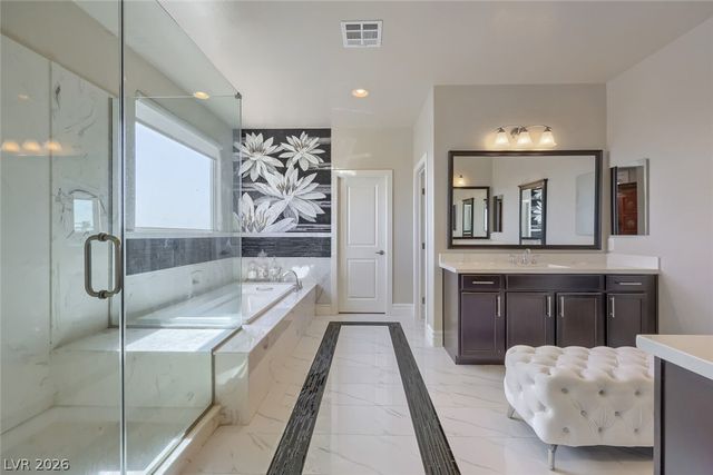 24 Crooked Putter Drive, Las Vegas, NV 89148